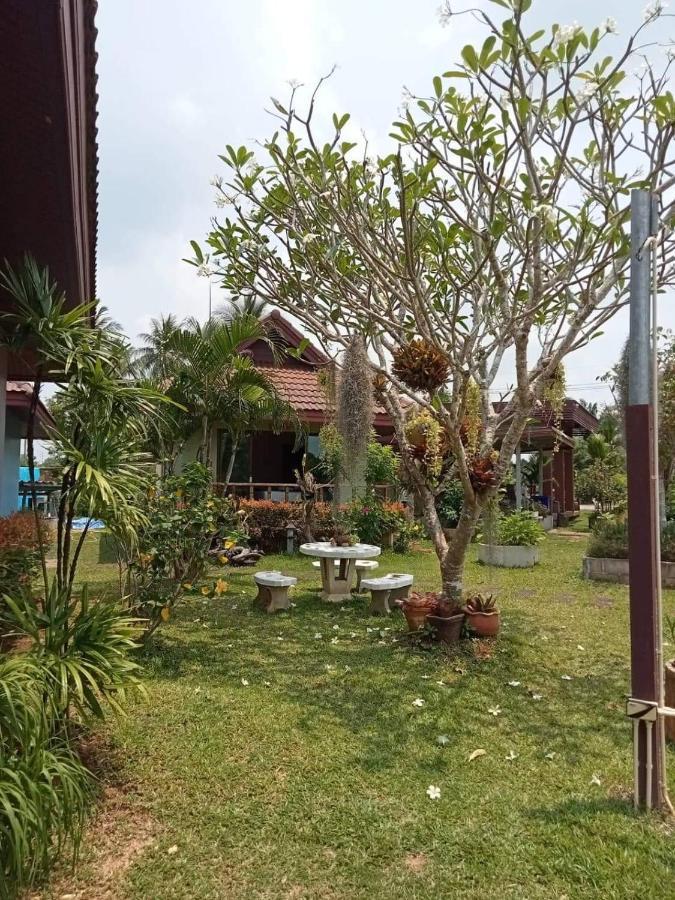 Pawarisa Resort Pathio Bagian luar foto